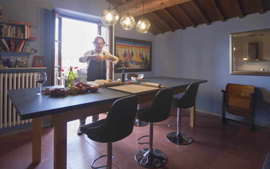 Cooking classes in Florence - Claudio at work